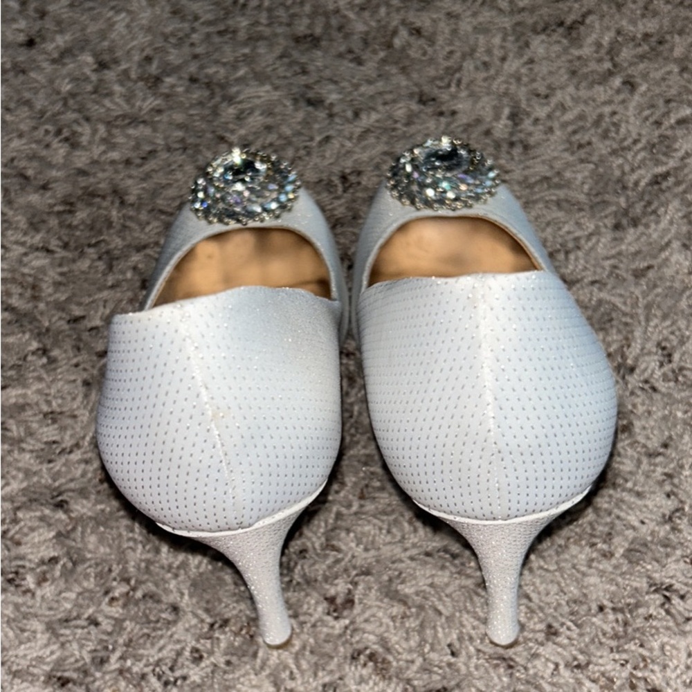 Bartley Mischka White Heels like new
